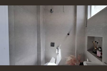 Apartamento à venda com 85m², 2 quartos e 1 vaga Apartamento à venda com 85m², 2 quartos e 1 vagaBanheiro