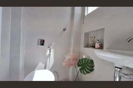 Apartamento à venda com 85m², 2 quartos e 1 vaga Apartamento à venda com 85m², 2 quartos e 1 vagaBanheiro