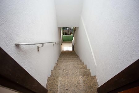 Casa para alugar com 200m², 2 quartos e 3 vagasEscada