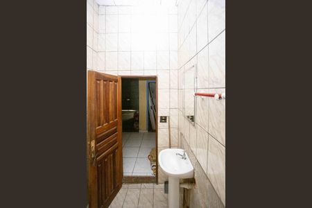 Casa para alugar com 200m², 2 quartos e 3 vagasBanheiro de serviço