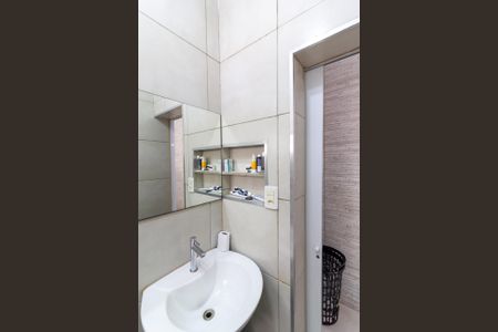 Casa à venda com 160m², 2 quartos e 2 vagasBanheiro Social