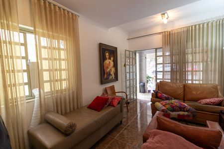 Casa à venda com 160m², 2 quartos e 2 vagasSala 1