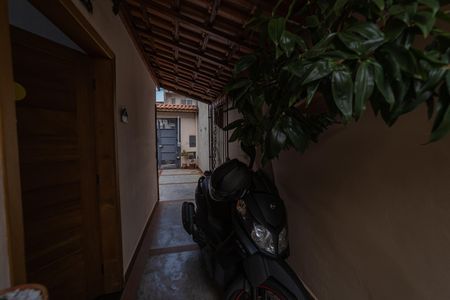 Casa à venda com 90m², 2 quartos e 2 vagasCorredor