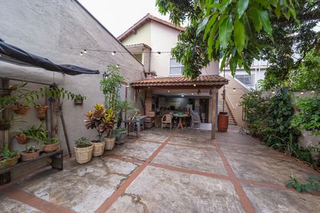 Casa à venda com 90m², 2 quartos e 2 vagasQuintal