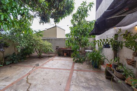 Casa à venda com 90m², 2 quartos e 2 vagasQuintal