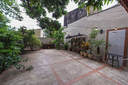 Casa à venda com 90m², 2 quartos e 2 vagasQuintal