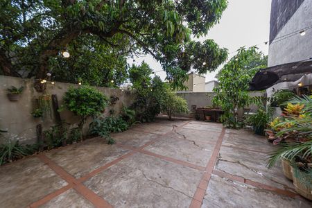 Casa à venda com 90m², 2 quartos e 2 vagasQuintal