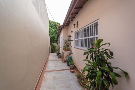 Casa à venda com 90m², 2 quartos e 2 vagasCorredor