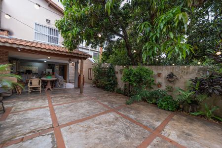 Casa à venda com 90m², 2 quartos e 2 vagasQuintal