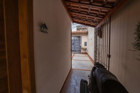 Casa à venda com 90m², 2 quartos e 2 vagasCorredor