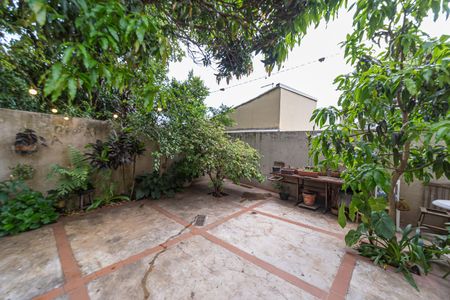 Casa à venda com 90m², 2 quartos e 2 vagasQuintal
