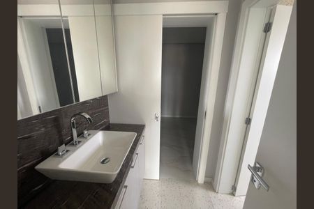 Apartamento à venda com 140m², 3 quartos e 2 vagasBanheiro da Semis Suítes