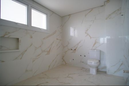 Apartamento à venda com 240m², 3 quartos e 3 vagasbanheiro da Suíte 1