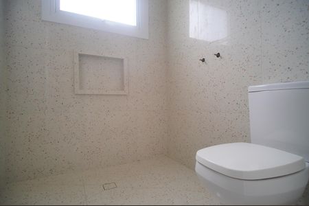 Apartamento à venda com 240m², 3 quartos e 3 vagasbanheiro da Suíte 2 e 3