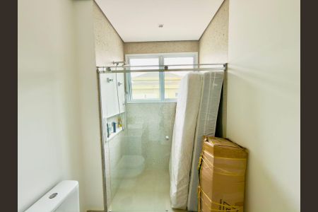 Casa de condomínio à venda com 385m², 4 quartos e 4 vagas Casa de condomínio à venda com 385m², 4 quartos e 4 vagasBanheiro