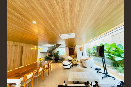 Sala de casa de condomínio à venda com 4 quartos, 385m² em Colinas da Anhanguera, Santana de Parnaíba