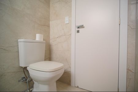 Apartamento à venda com 140m², 3 quartos e 2 vagasBanheiro da Suíte 2 e 3