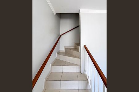 Casa para alugar com 250m², 2 quartos e 1 vagaEscada