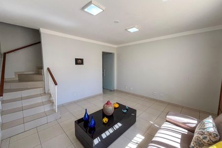 Sala de casa para alugar com 2 quartos, 250m² em Vila Moinho Velho, São Paulo
