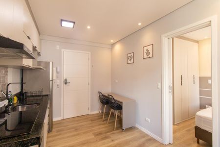 Sala/Cozinha de kitnet/studio para alugar com 1 quarto, 28m² em Centro, Curitiba