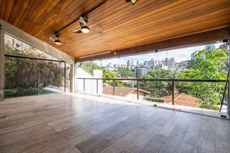 Casa para alugar com 180m², 3 quartos e 2 vagasSala