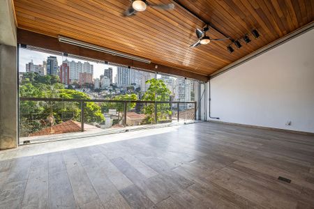 Sala de casa à venda com 3 quartos, 180m² em Vila Madalena, São Paulo
