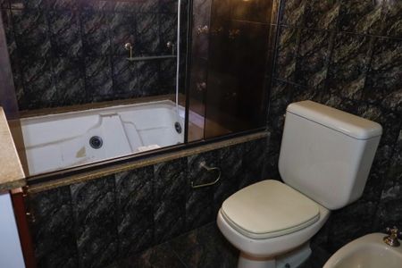 Casa à venda com 221m², 3 quartos e 4 vagasBanheiro da Suíte 3