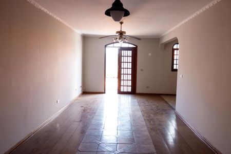 Casa à venda com 221m², 3 quartos e 4 vagassala