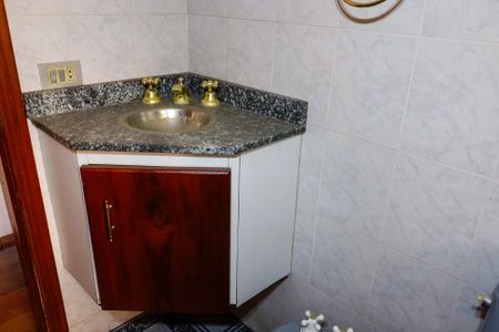 Casa à venda com 221m², 3 quartos e 4 vagasBanheiro