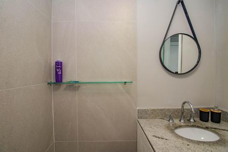 Banheiro de kitnet/studio à venda com 1 quarto, 27m² em Passo D’areia, Porto Alegre