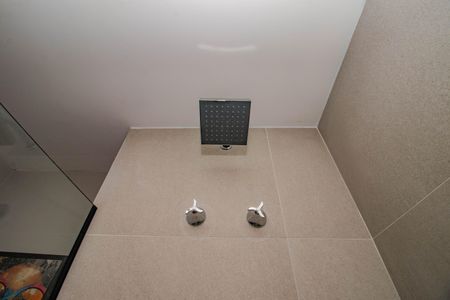 Banheiro de kitnet/studio à venda com 1 quarto, 27m² em Passo D’areia, Porto Alegre