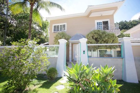 Casa para alugar com 322m², 4 quartos e 3 vagasFrente da casa