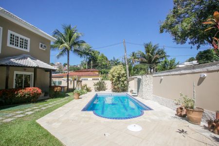 Casa para alugar com 322m², 4 quartos e 3 vagasPiscina