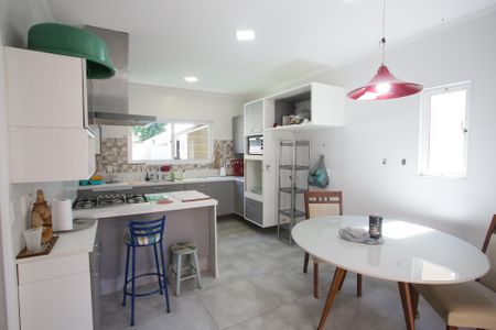 Casa para alugar com 322m², 4 quartos e 3 vagasCozinha