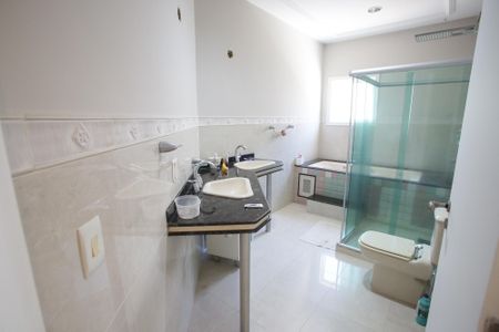 Casa para alugar com 322m², 4 quartos e 3 vagasBanheiro da Suíte