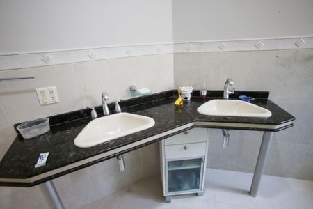 Casa para alugar com 322m², 4 quartos e 3 vagasBanheiro da Suíte