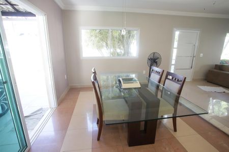 Casa para alugar com 4 quartos, 322m² em Jacarepaguá, Rio de Janeiro