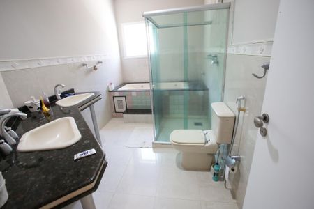 Casa para alugar com 322m², 4 quartos e 3 vagasBanheiro da Suíte