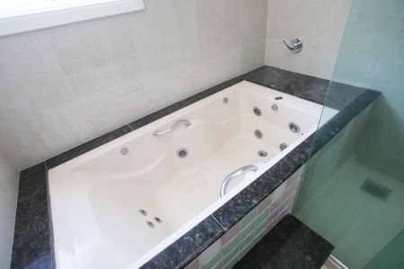 Casa para alugar com 322m², 4 quartos e 3 vagasBanheiro da Suíte