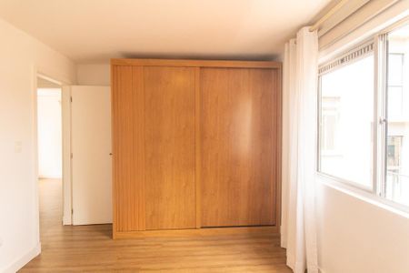 Quarto 1 de apartamento para alugar com 2 quartos, 56m² em Água Verde, Curitiba