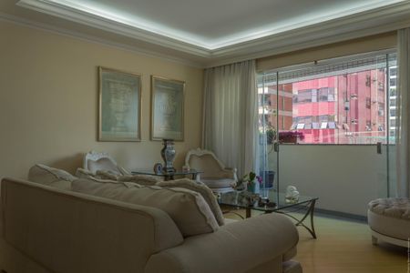 Apartamento à venda com 120m², 4 quartos e 4 vagasSala