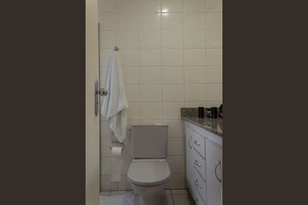 Apartamento à venda com 120m², 4 quartos e 4 vagasBanheiro da Suíte 1