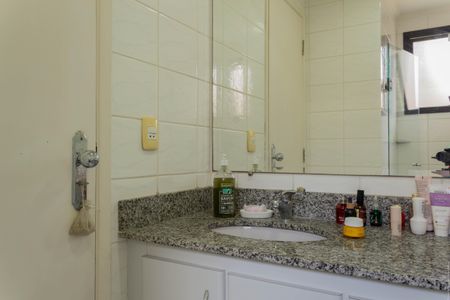 Apartamento à venda com 120m², 4 quartos e 4 vagasBanheiro da Suíte 2
