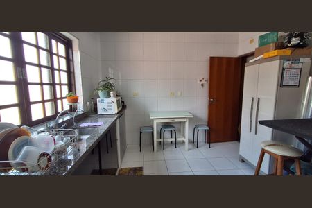 Casa à venda com 192m², 2 quartos e 2 vagasCozinha 