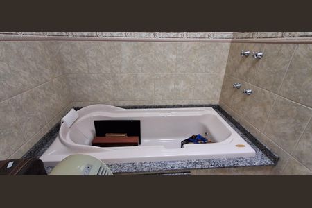 Casa à venda com 192m², 2 quartos e 2 vagasBanheiro Suíte 