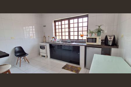 Casa à venda com 192m², 2 quartos e 2 vagasCozinha 