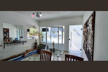 Casa à venda com 192m², 2 quartos e 2 vagasSala