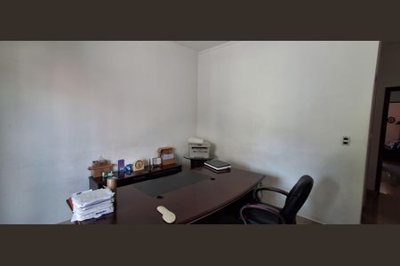 Casa à venda com 192m², 2 quartos e 2 vagasSuíte 