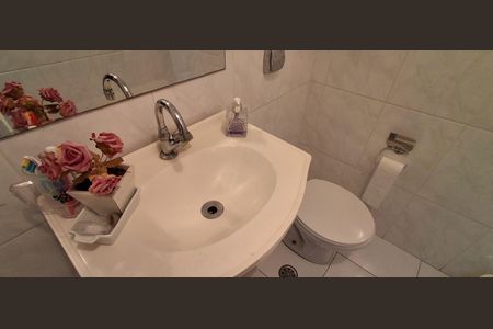 Casa à venda com 192m², 2 quartos e 2 vagasLavabo 