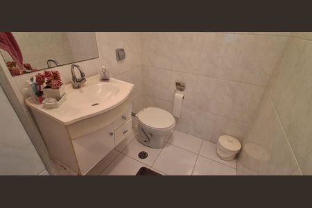 Casa à venda com 192m², 2 quartos e 2 vagasLavabo 